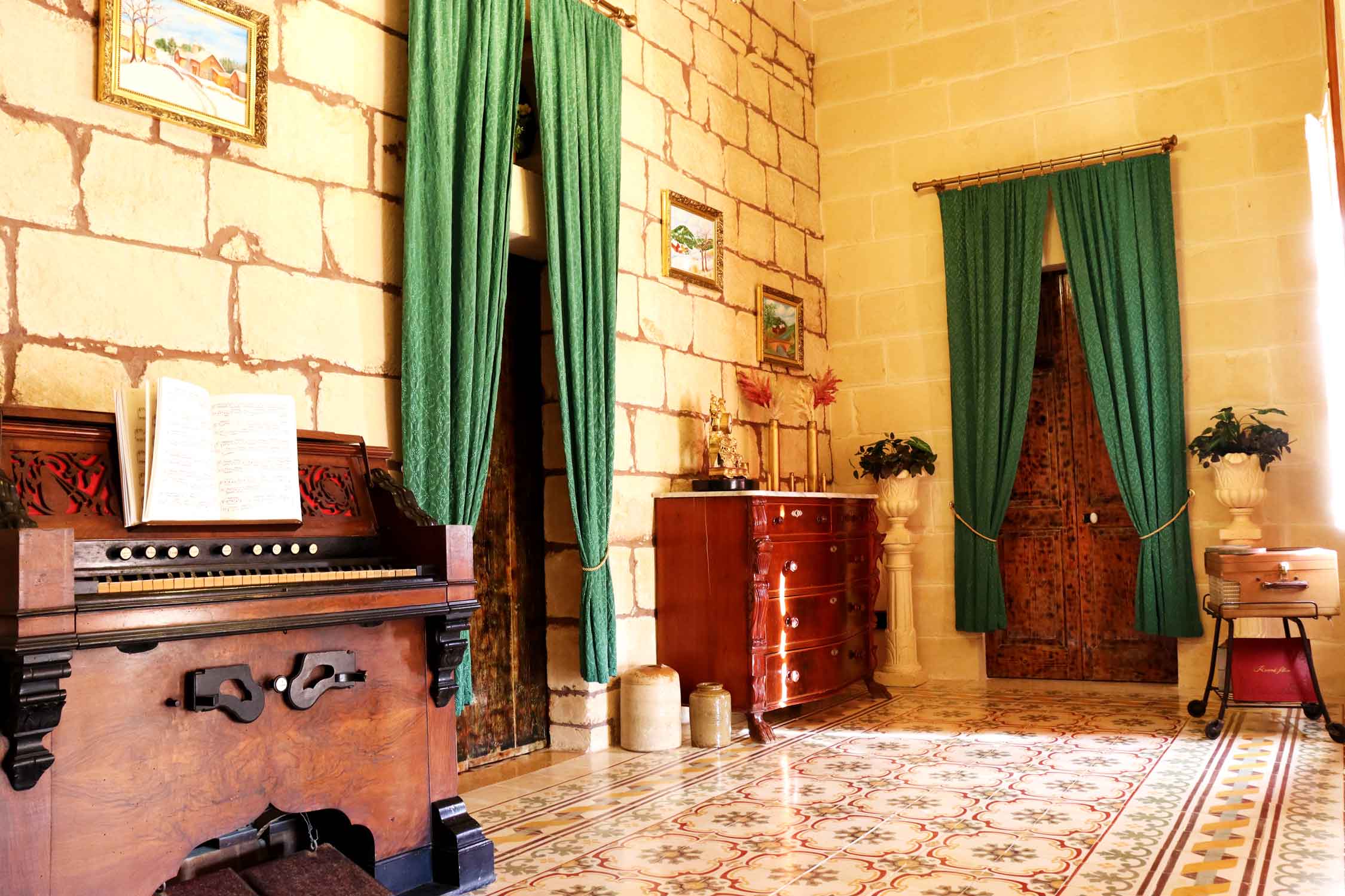 The Neighbourhood - Il-Barrag Farmhouse B&B, Gozo, Malta